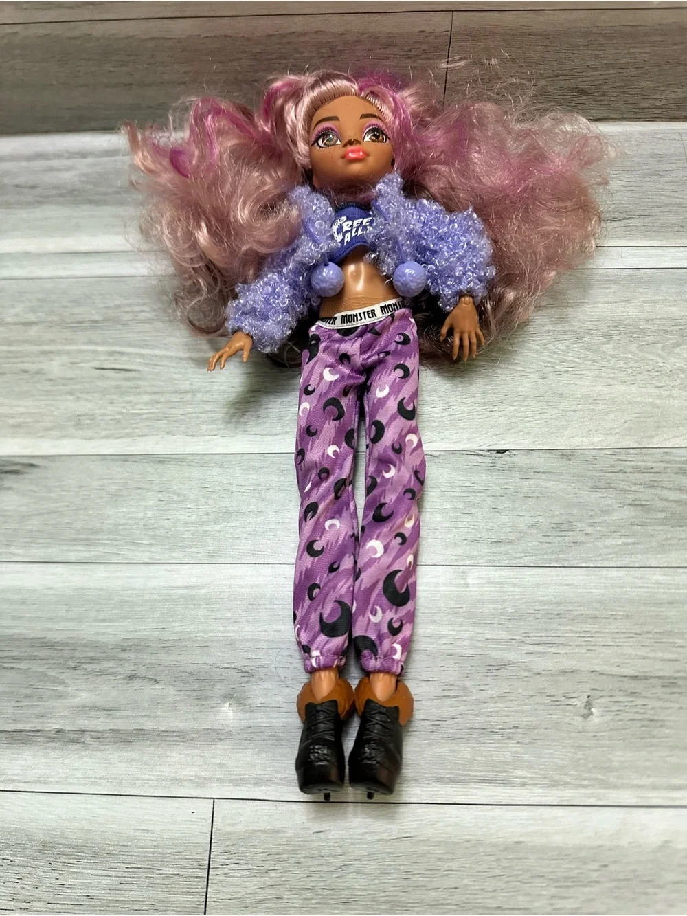 Monster High Clawdeen Wolf  Purple Pink Curly-Haired Fashion Doll